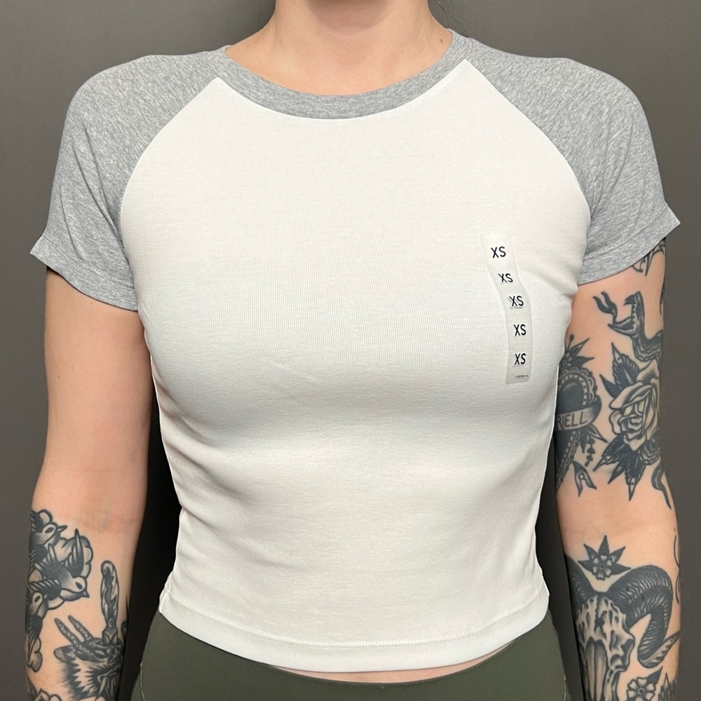 Uniqlo Gray and White Short Sleeve Tee